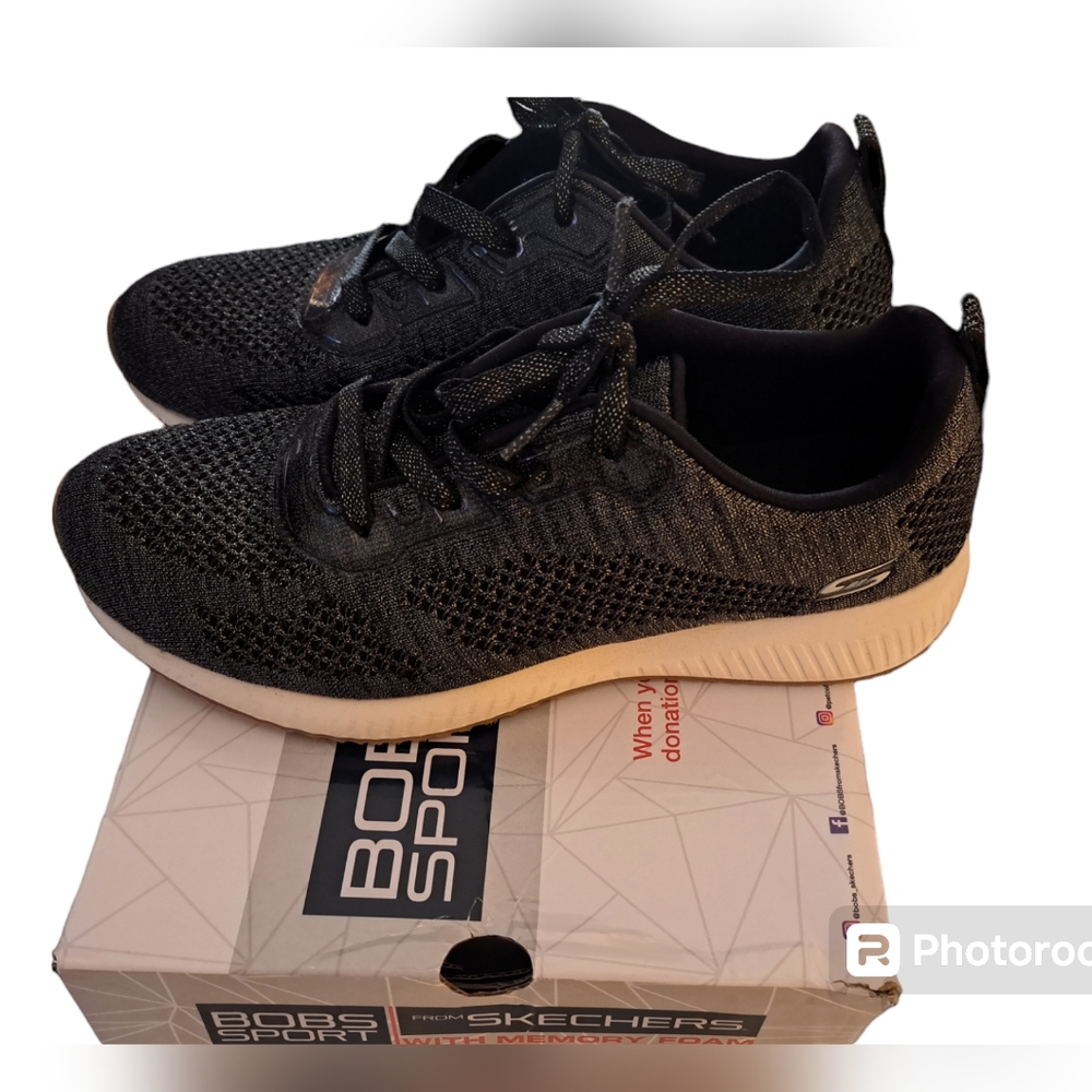 SKECHERS WITH AIR COOLED MEMORY FOAM